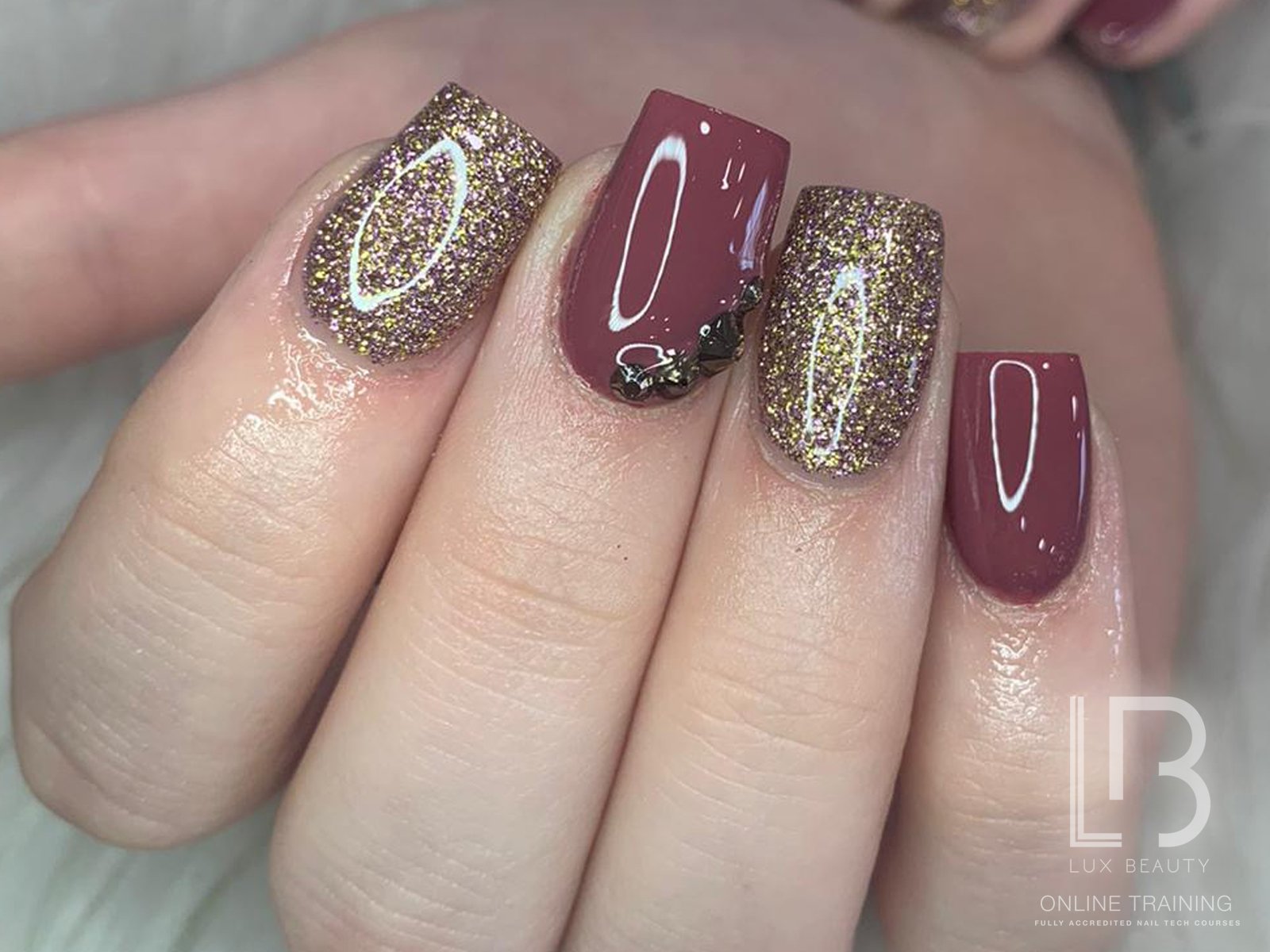 Online: Gel Polish & Acrylic Extension Course